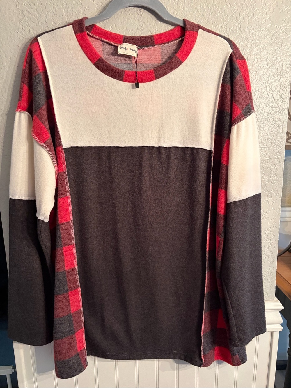 Ladies Colorblock Buffalo Plaid Long Sleeve Top si- Red/Black NEw size L.